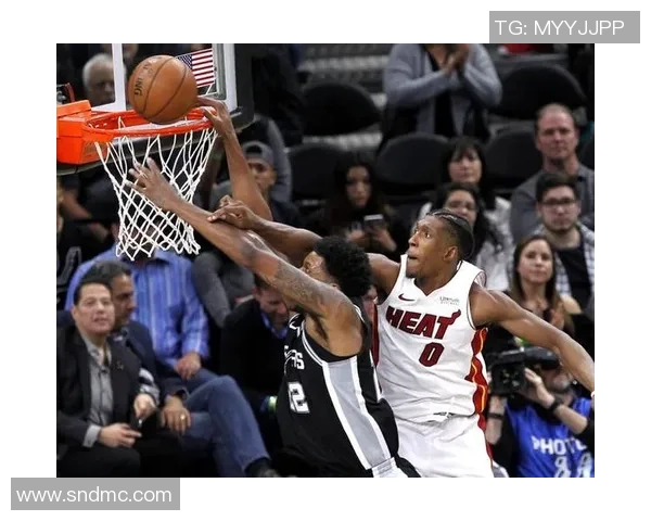 热火与马刺首节较量精彩纷呈球迷热情高涨共同见证对决瞬间